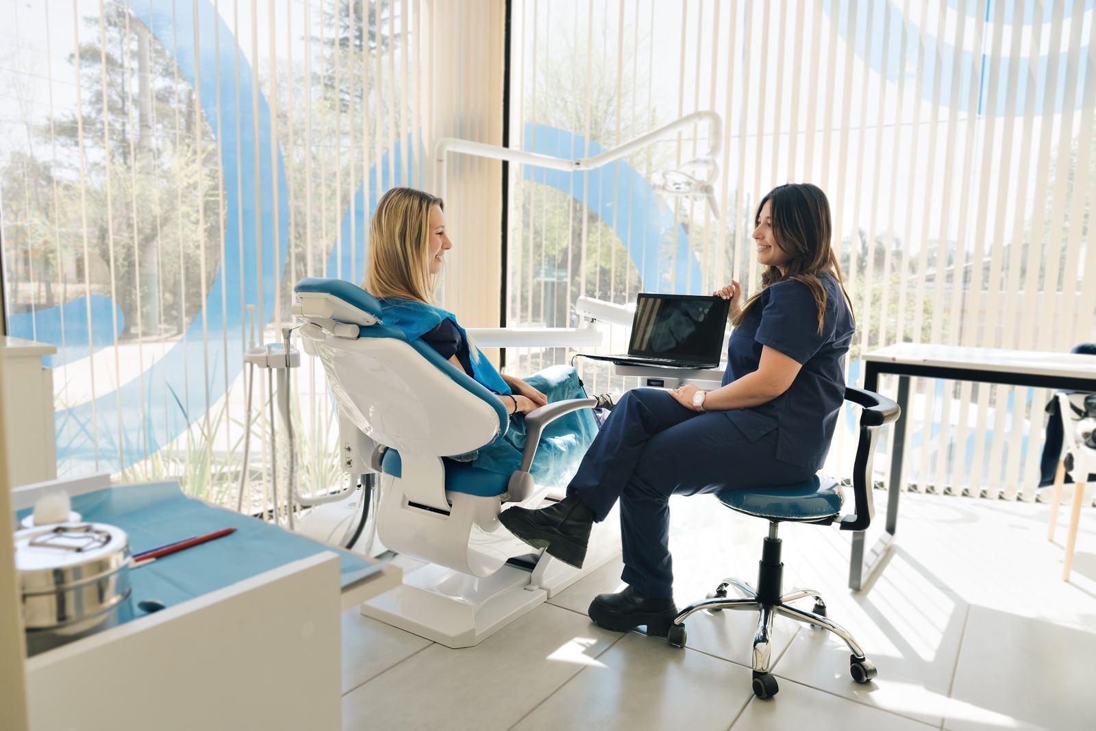 General plan of the dental office with the patient and her dentist